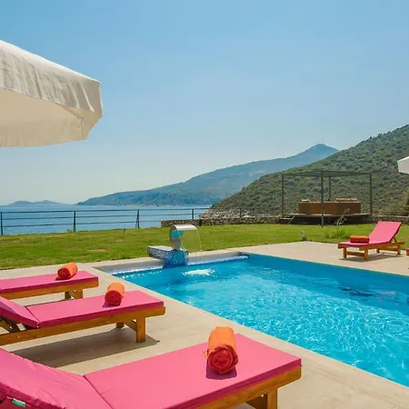 Denize Sifir Ozel Plajli Kaş
