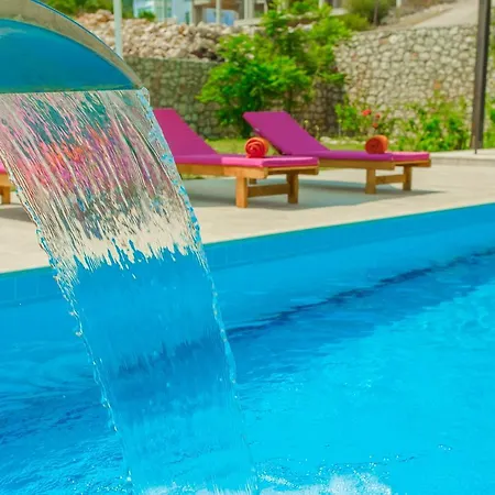 Denize Sifir Ozel Plajli * Kaş