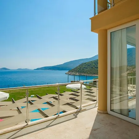 Denize Sıfır özel Plajlı Villa